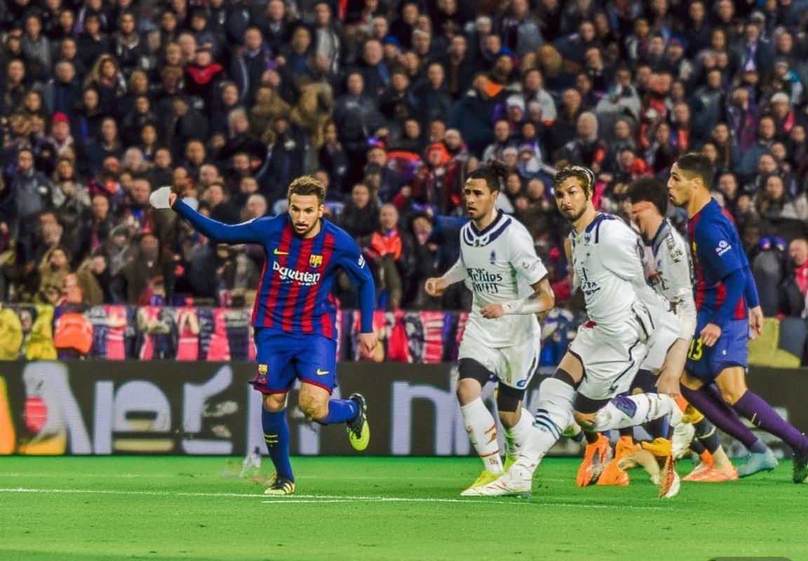 巴萨VS巴黎：对决背后的战术解析与智慧火花(图2)